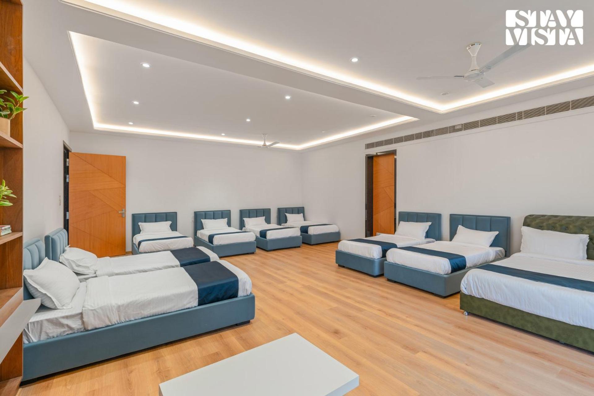 Stayvista At Aj House With Pvt Pool & Projector Set-Up 하이데라바드 외부 사진